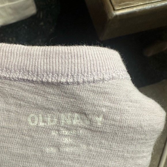 Old Navy women’s T-Shirt size xl - Picture 3 of 4